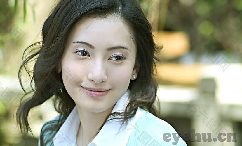 两位人妻搭讪中文字幕-两位人妻的午后茶语，温馨的中文交流